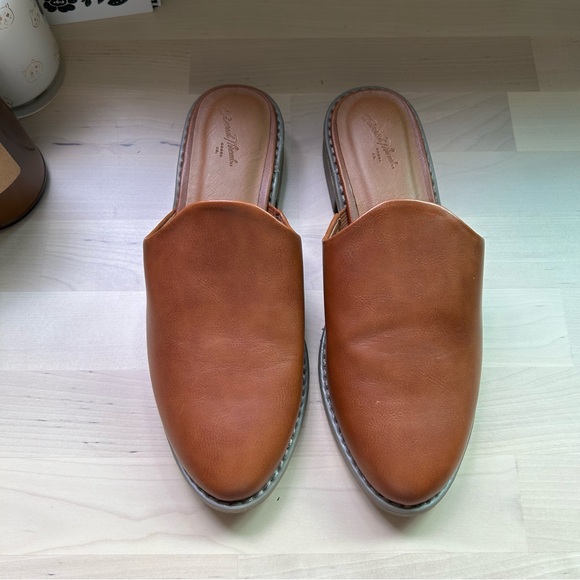 NWOT Universal Thread brown mules - Picture 2 of 4